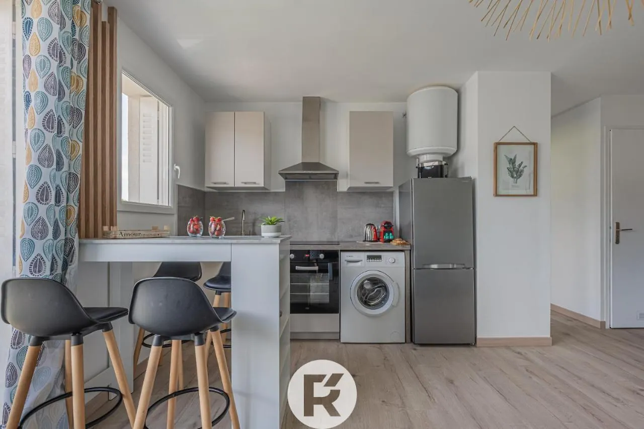 R'Apparts T2 Cute & Cozy Valence  Apartment